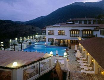 Hotel  Spa  Montana Εξωτερική θερμαινόμενη πισίνα Καρπενήσι