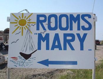 Mary Rooms  Περίβολος